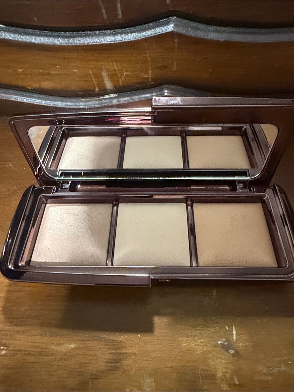 Hourglass Ambiant Lighting Finishing Powder